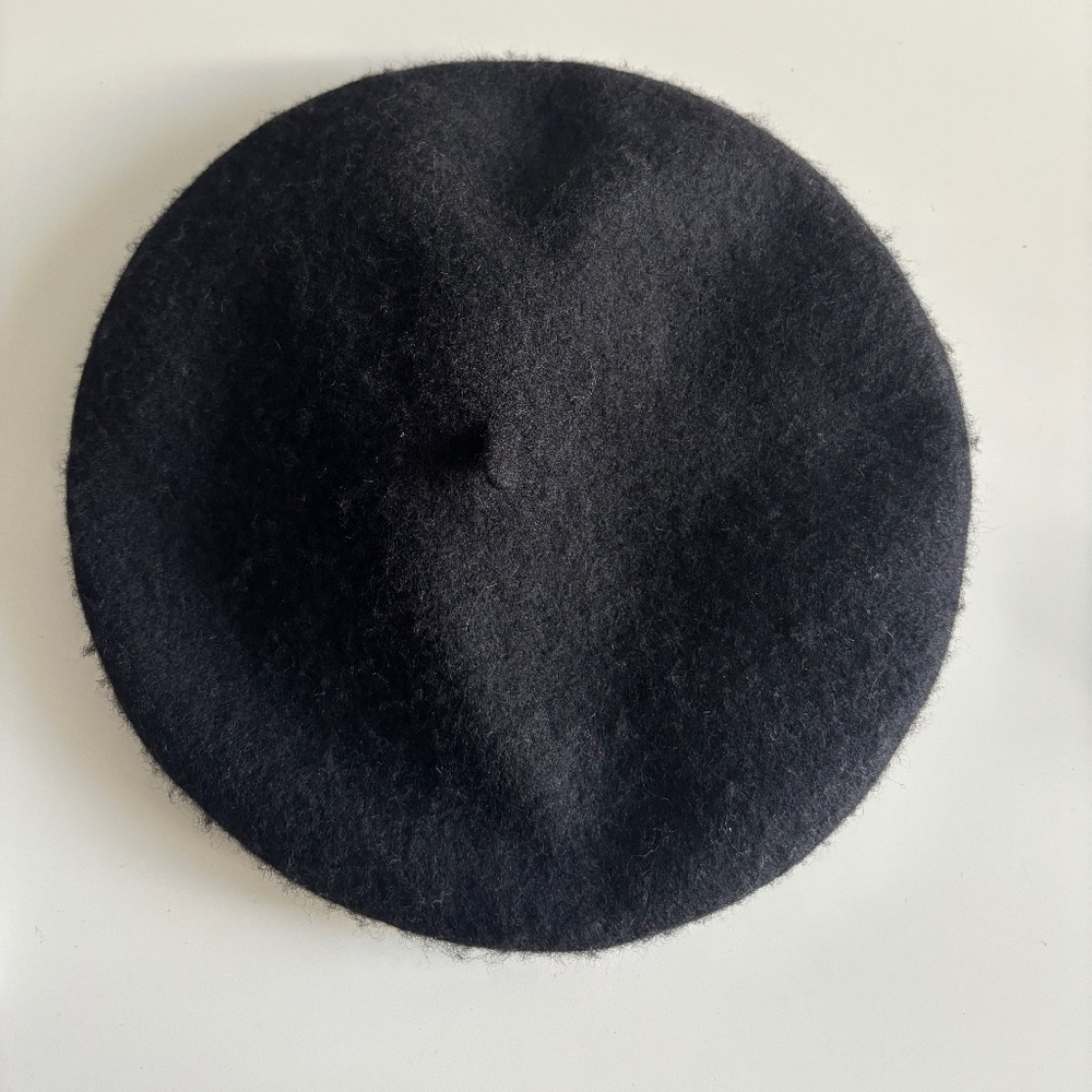 Liz Claiborne Black Wool Beret. Hat.
